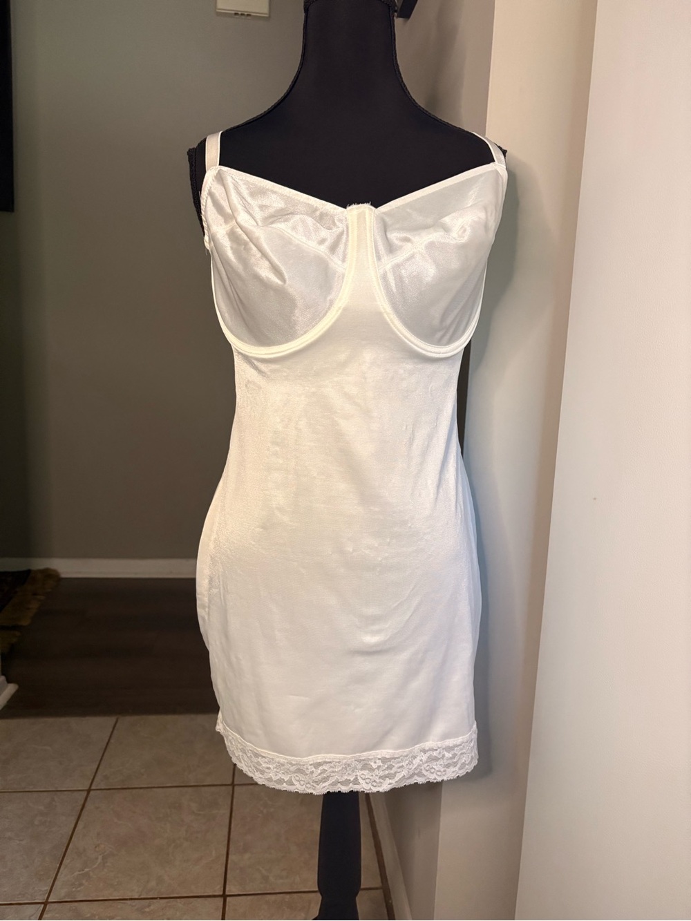Gloria Vanderbilt White Satin Underwire Slip with Lace Trim